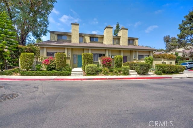 3304 Caminito Eastbluff