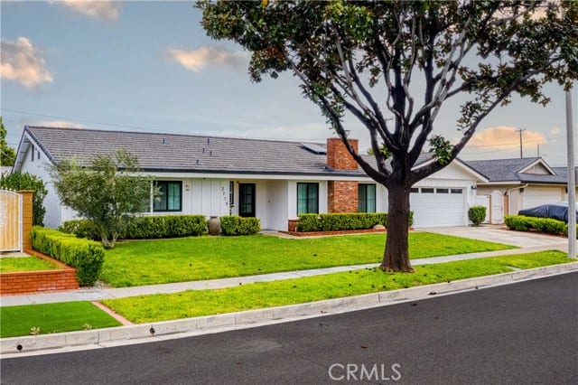 2779 East Lizbeth