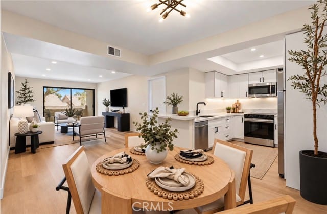 278 North Wilshire