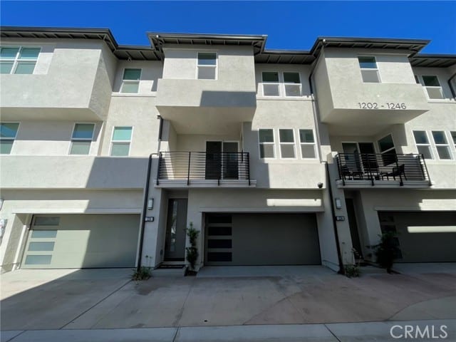 1230 West Bushell