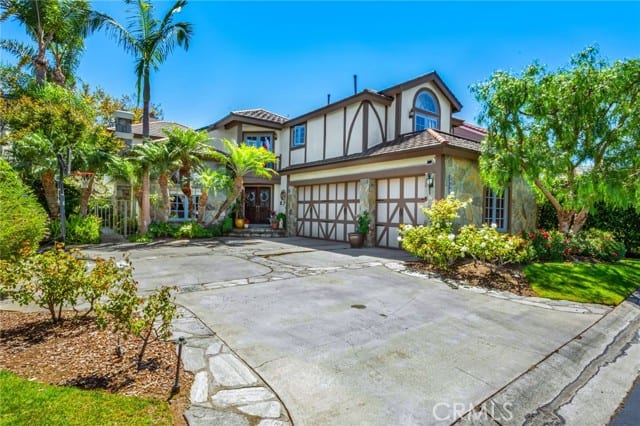 19381 Woodlands Dr, Huntington Beach, CA 92648