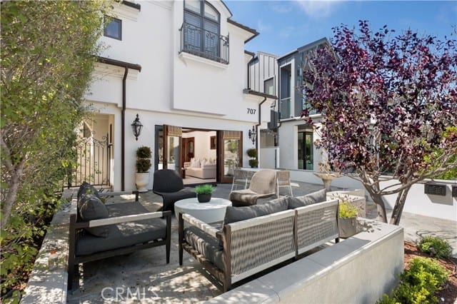 707 Larkspur Avenue, Corona del Mar, CA 92625