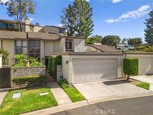 5592 East Vista Del Este