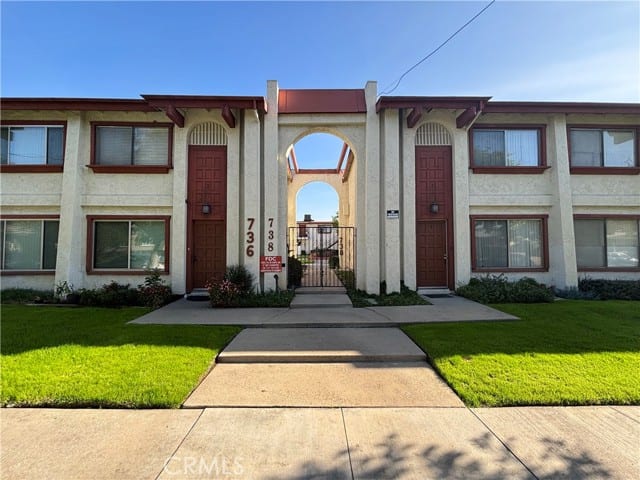 738 South Chapel Avenue