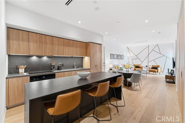 1030 North Kings Road, 405, West Hollywood, CA 90069