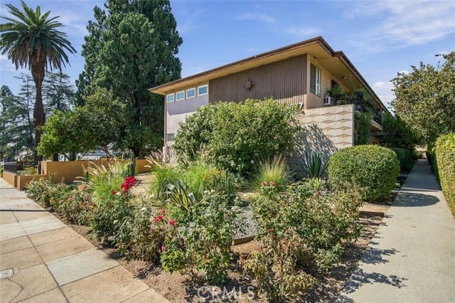 1677 North Lake, Pasadena, CA 91104
