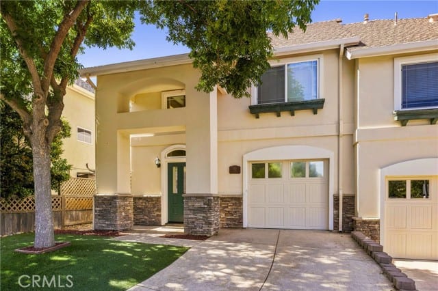950 La Costa Court