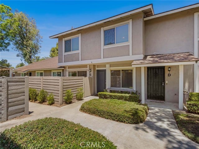 1726 North Oak Knoll