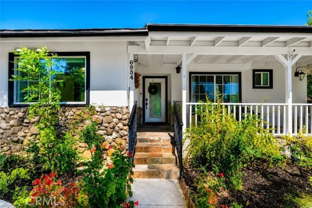 6954 Woodlake Avenue, West Hills, CA 91307