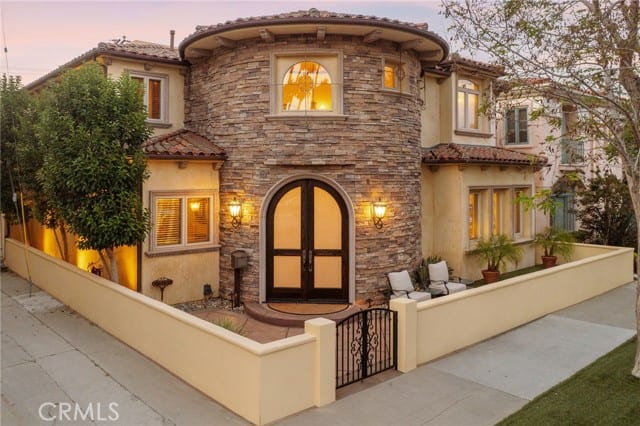 215 The Toledo, Long Beach, CA 90803