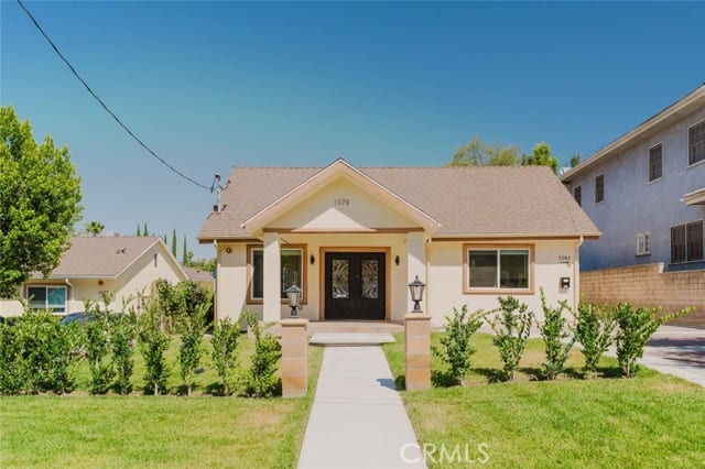 1079 East Elmwood