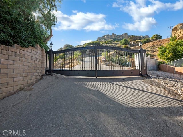 501 Thompson Avenue, Chatsworth, CA 91311