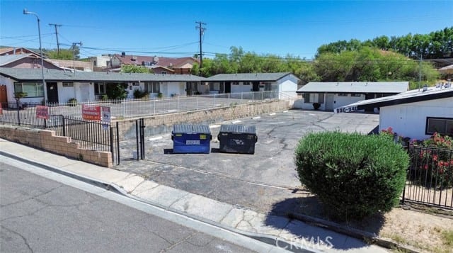 518 West Fredricks