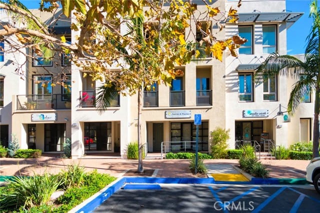 15 Vantis Drive
