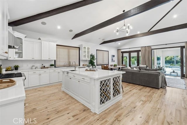 22953 Oxnard Street, Woodland Hills, CA 91367