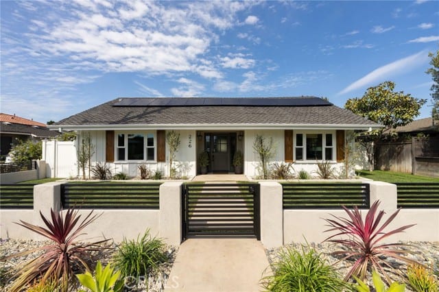 226 Santa Isabel Ave, Costa Mesa, CA 92627