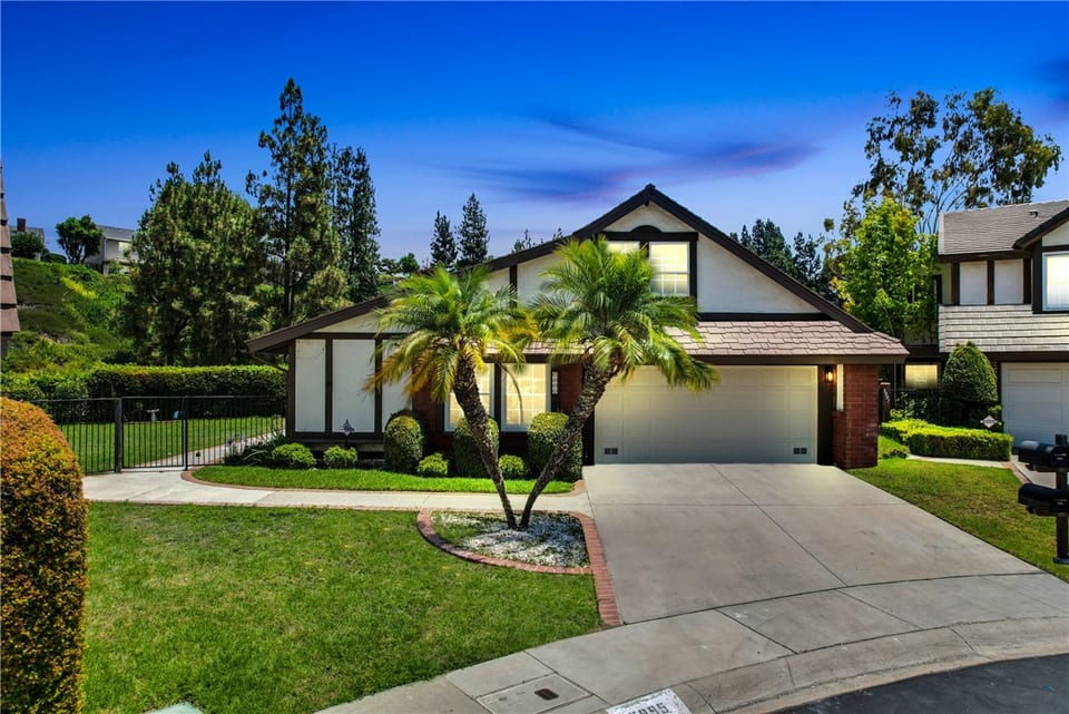 5995 East Avenida La Vida