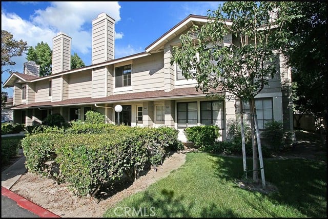 1700 West Cerritos Avenue