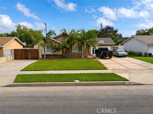 811 East Saint James Avenue, Orange, CA 92865