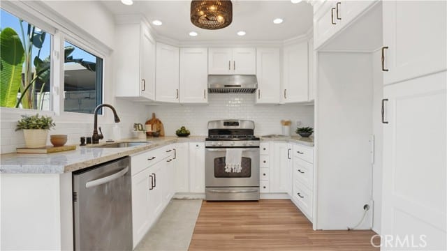 2160 W Wellington Circle
