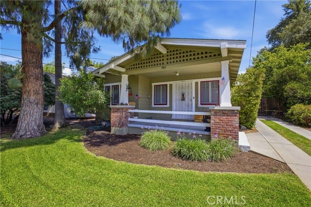 547 East Woodbury Road