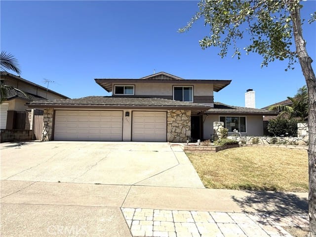 231 North Redrock