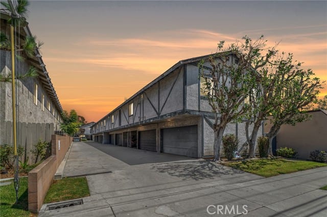 9441 Flower Street
