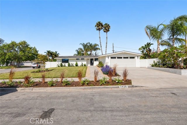 2425 Bowdoin, Costa Mesa, CA 92626