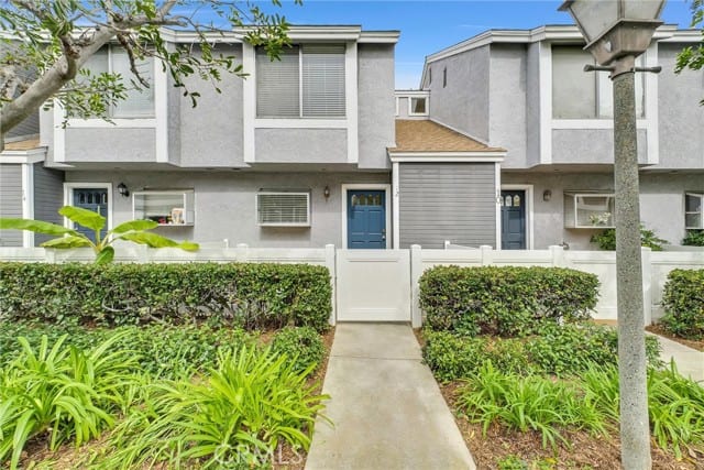 12 Candlewood Lane