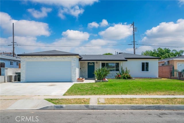 1236 North Foxfire Street