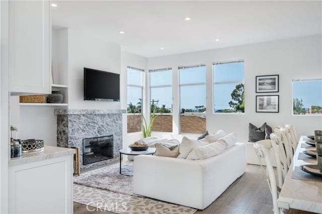 647 1st Place, Hermosa Beach, CA 90254