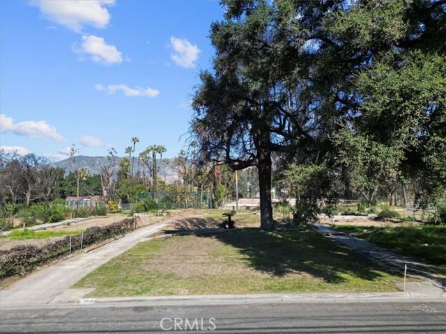 215 East Calaveras