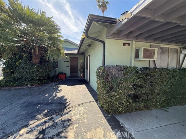 2211 Casitas Avenue