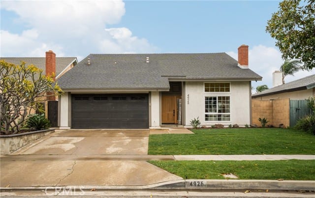 4926 East Glenview