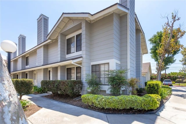 1700 West Cerritos