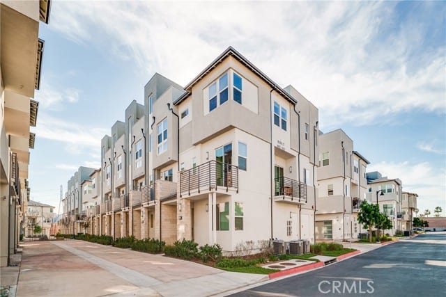 1602 West Bushell
