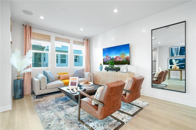 1206 West Bushell