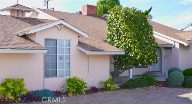 5517 Woodman Ave.