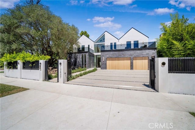 15457 Valley Vista Boulevard, Sherman Oaks, CA 91403