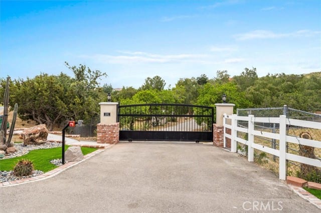 13580 Summit Knoll Road