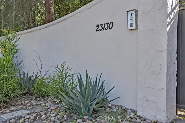 23130 Oxnard Street, Woodland Hills, CA 91367