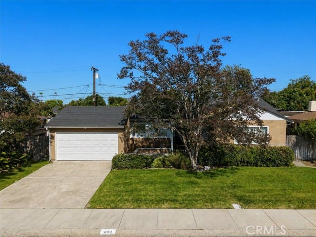 824 North Redondo E East