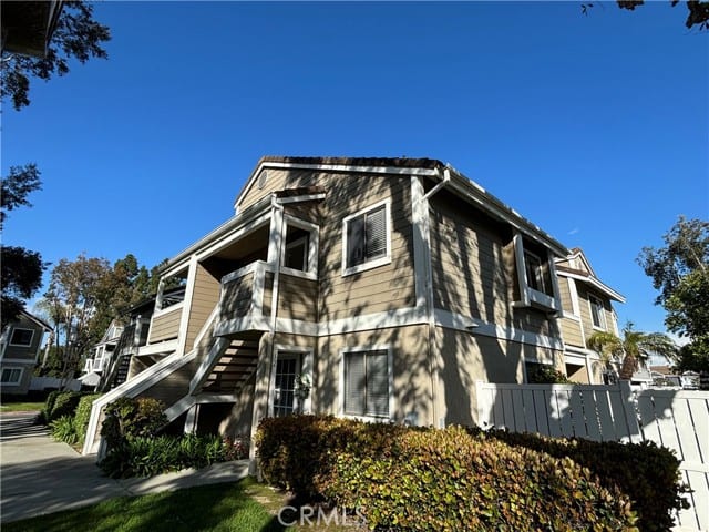 36 RAMBLING Lane