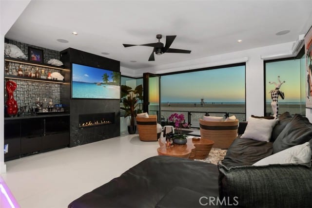 1904 W Oceanfront, Newport Beach, CA 92663