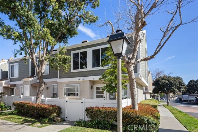 65 Bentwood Lane