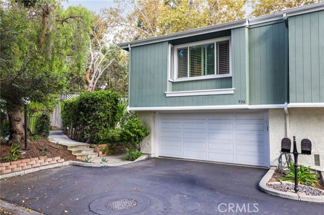936 Hollow Brook