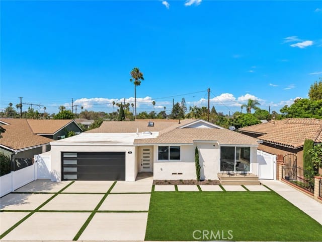 674 Senate Street, Costa Mesa, CA 92627