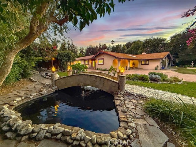 23254 Hatteras, Woodland Hills, CA 91367