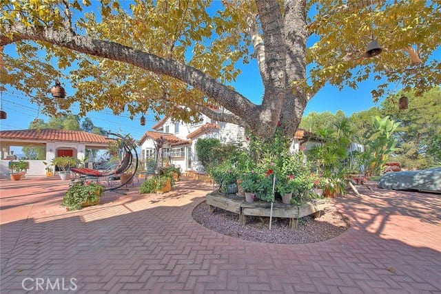 145 South Vista Grande