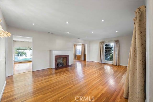 1207 Graynold